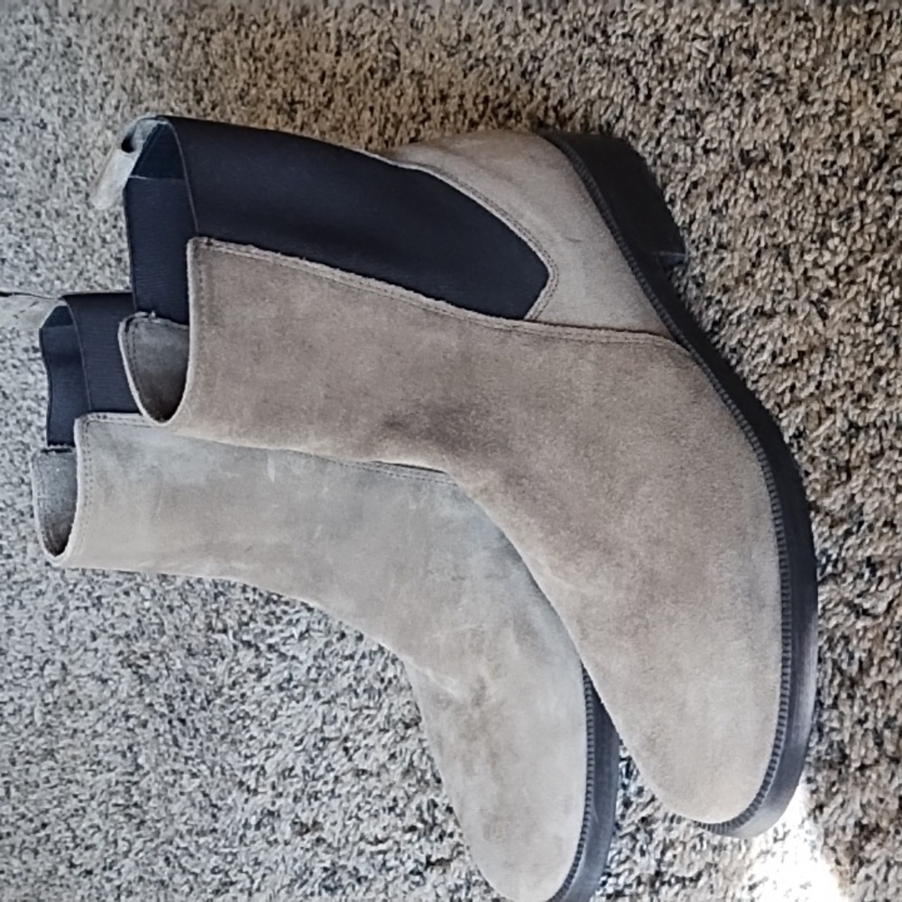 Emanuel Crasto Chelsea women's suede pull on boots size 39